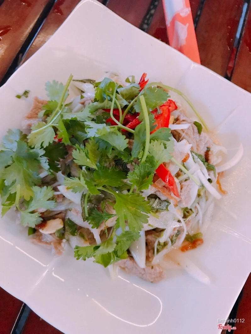 Chả cá bên sông - một món ăn đặc sắc trong thực đơn nhà hàng