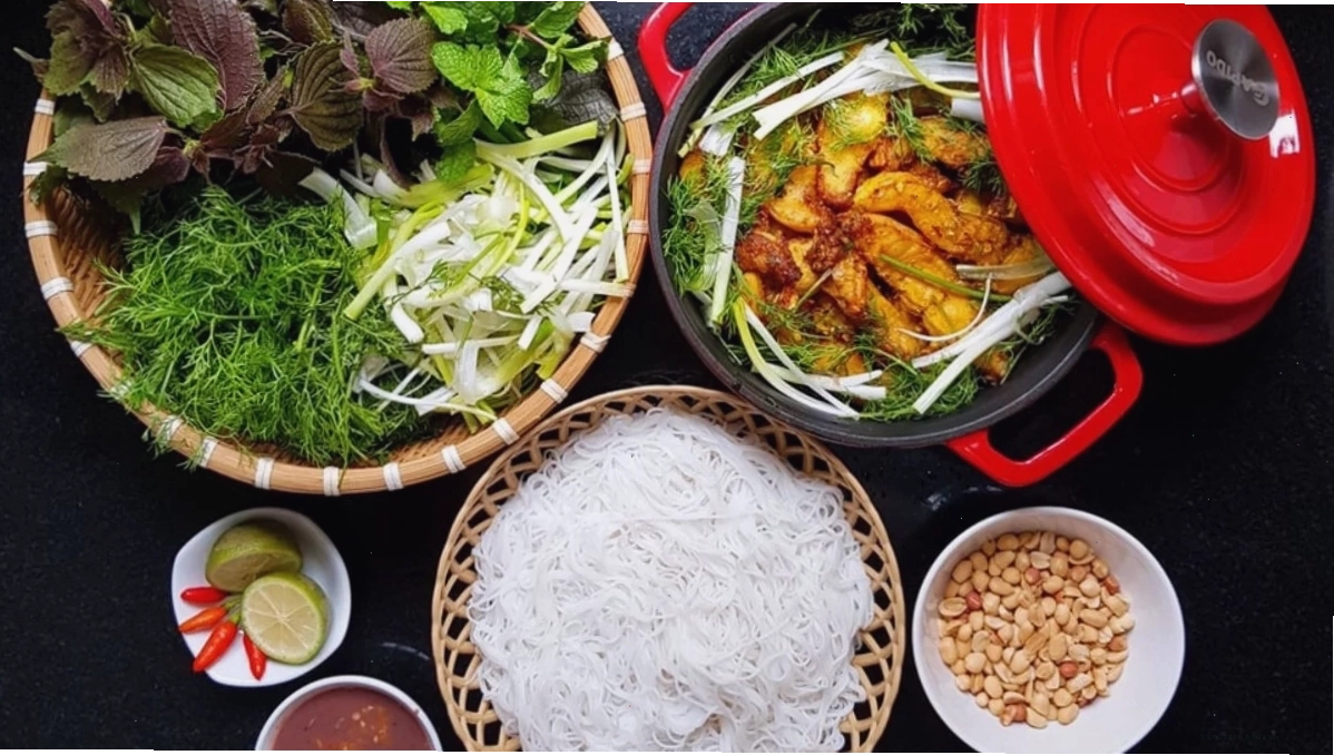 Chả cá Lã Vọng Hà Nội nướng trên than hồng