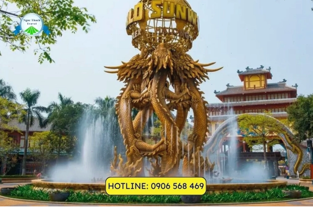 Check-in cùng các biểu tượng tại Công viên Rồng Hạ Long