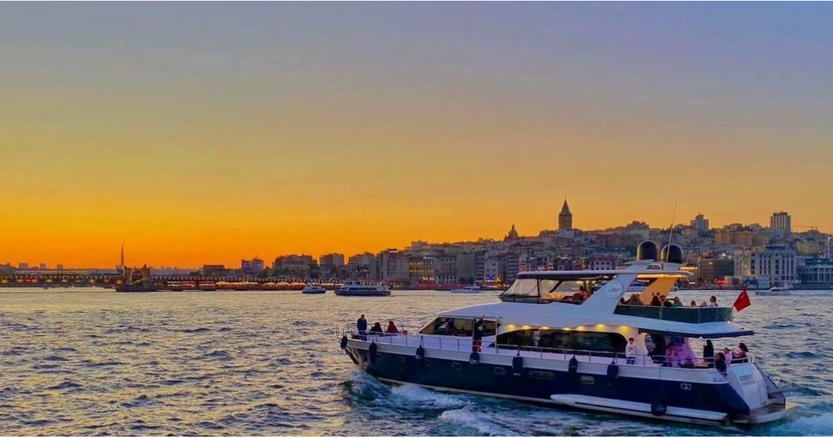 Check in với khung cảnh tuyệt đẹp bên du thuyền eo biển Bosphorus