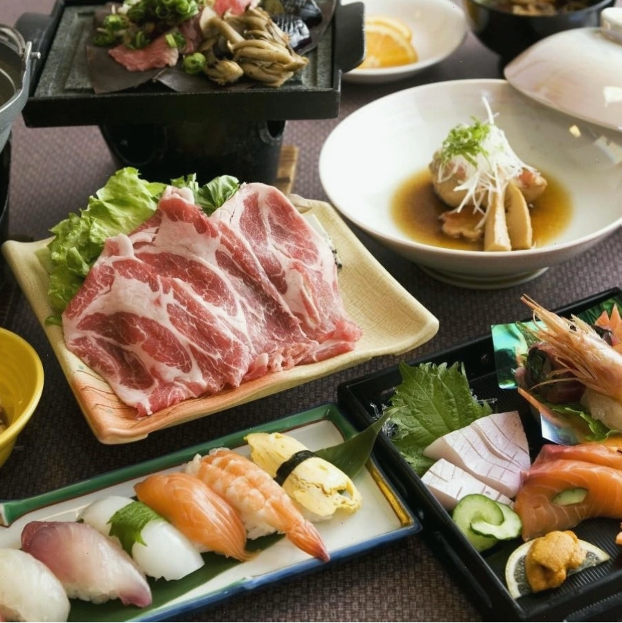 Chi tiết bàn ghế bên trong nhà hàng Asahi Sushi