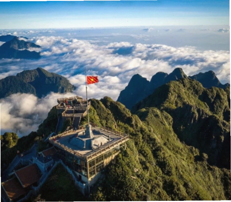 Chi tiết kiến trúc đá và gỗ tại homestay