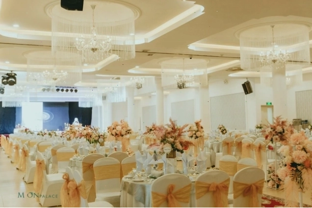 Chi tiết trang trí tinh tế tại sảnh Gold Moon Palace