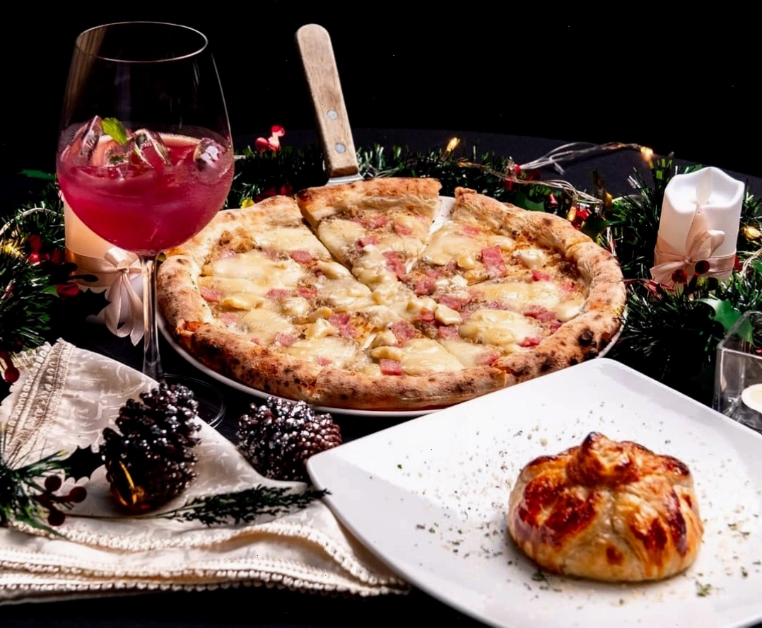 Chiếc pizza hấp dẫn tại nhà hàng Pizza 4P