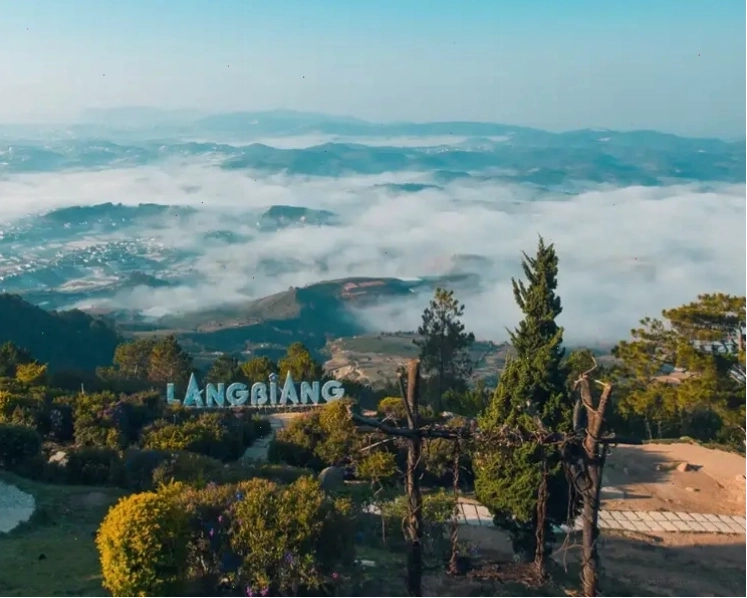 Chinh phục đỉnh Núi Langbiang