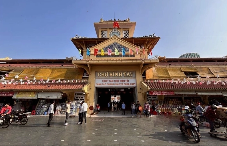 Chợ Bình Tây, trung tâm văn hóa người Hoa
