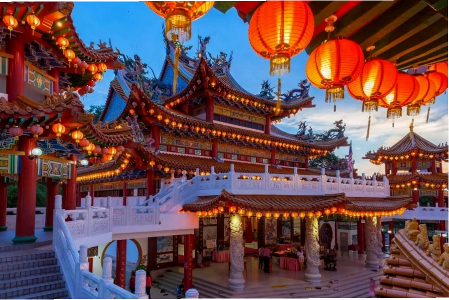 Chùa Bà Thiên Hậu gần công viên Văn Lang