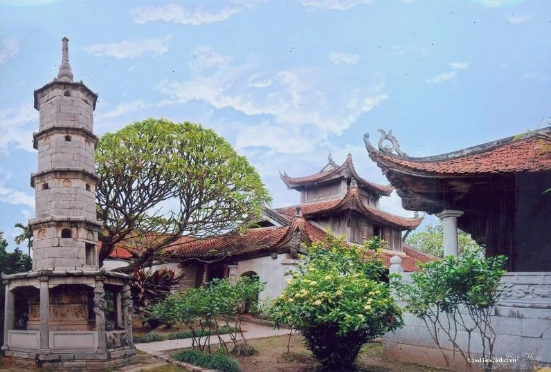 Chùa Bút Tháp với kiến trúc độc đáo và tượng Phật nghìn mắt nghìn tay