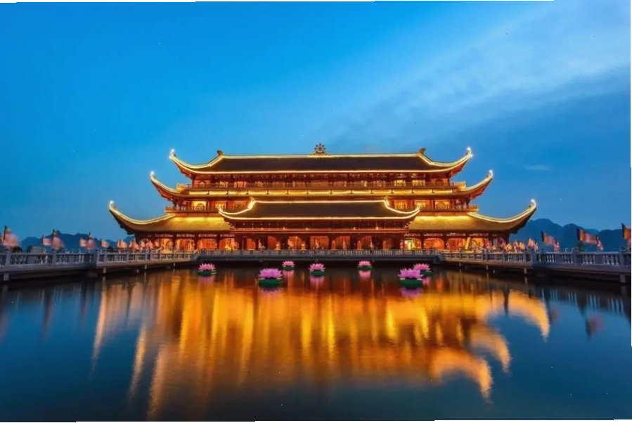 Chùa Tam Chúc về đêm lung linh
