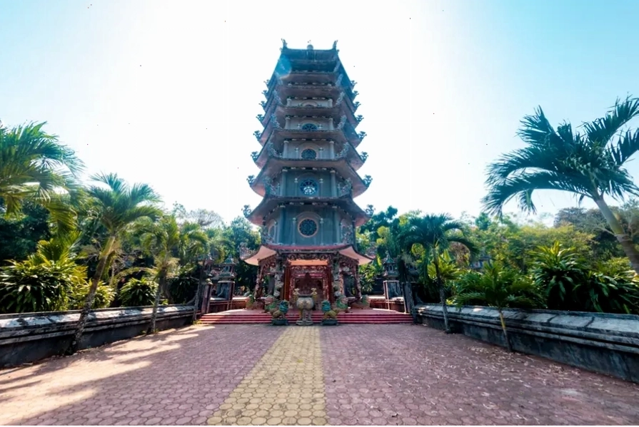 Chùa Thiên Ấn cổ kính nằm trên núi Thiên Ấn