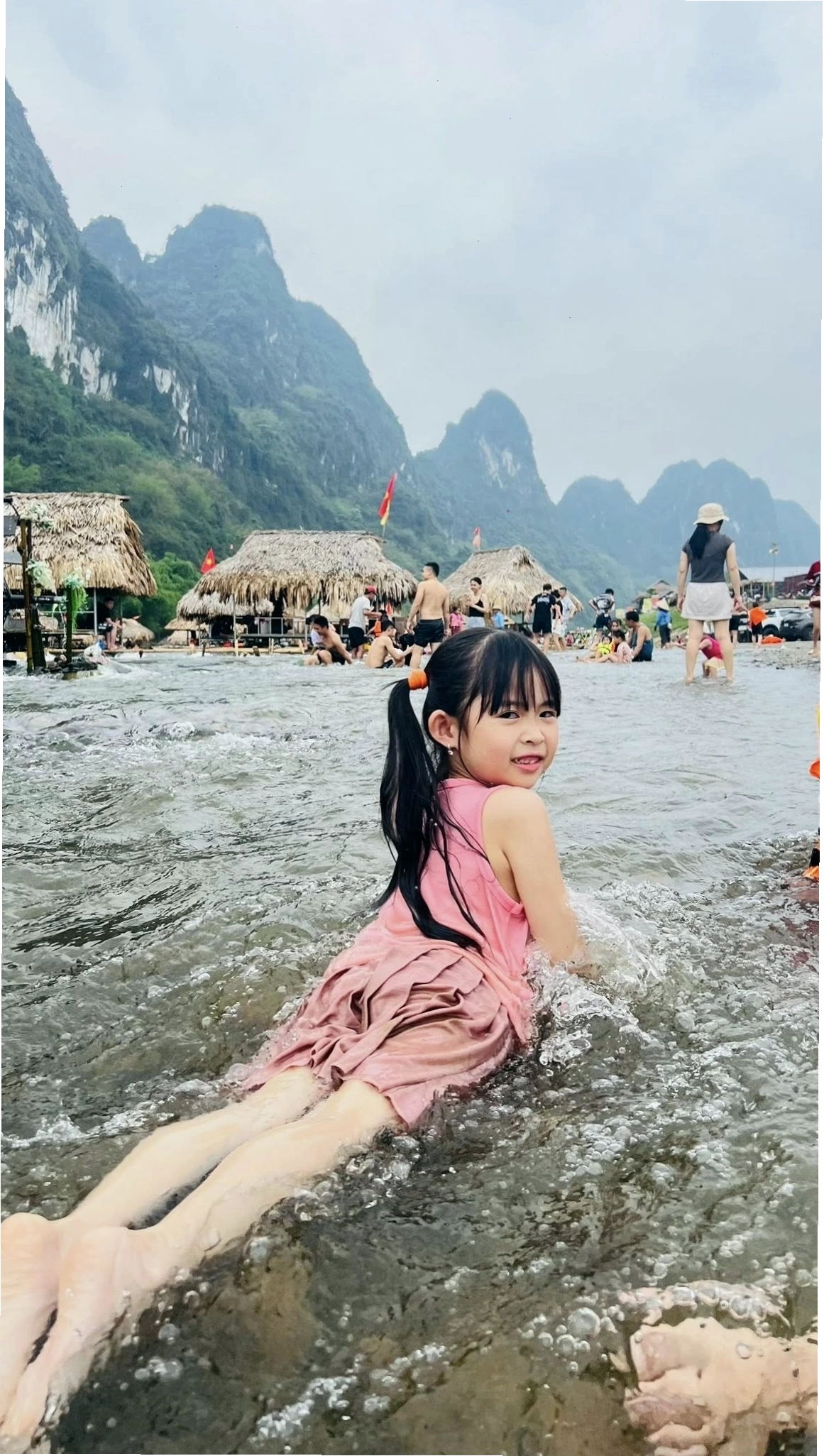 Chuẩn bị đồ dùng cho chuyến cắm trại Suối Nà B"ờ