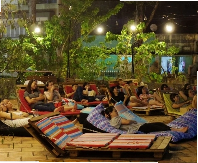 CineB Saigon cung cấp dịch vụ xem phim trên giường