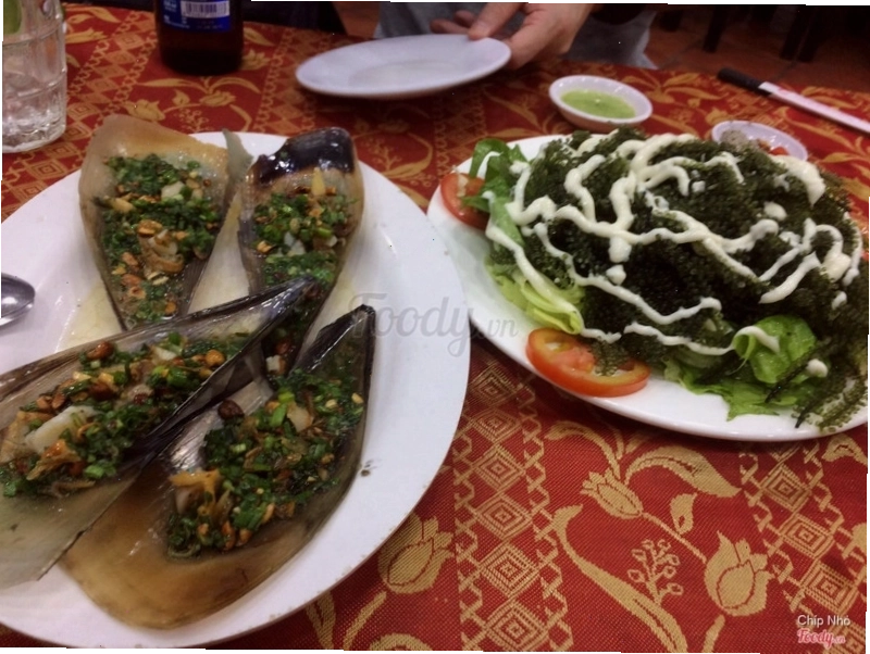 Cồi mai nướng và salad rong biển tươi mát