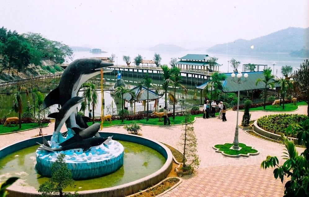 Con đường dẫn đến Hồ Núi Cốc