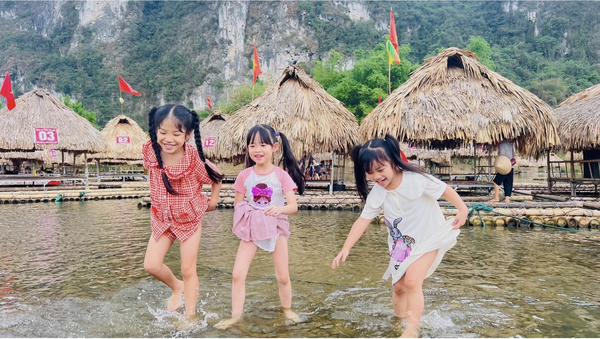 Con đường dẫn đến khu vực cắm trại Suối Nà B"ờ