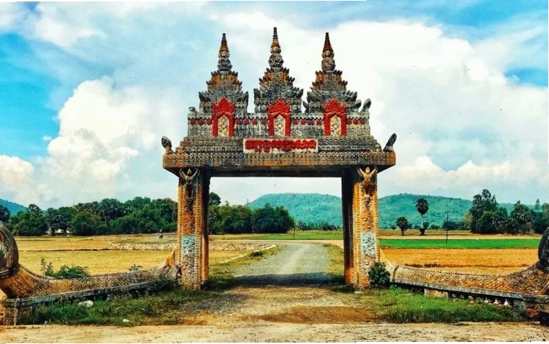 Con đường dẫn lên Cổng Trời Tri Tôn với tầm nhìn bao quát