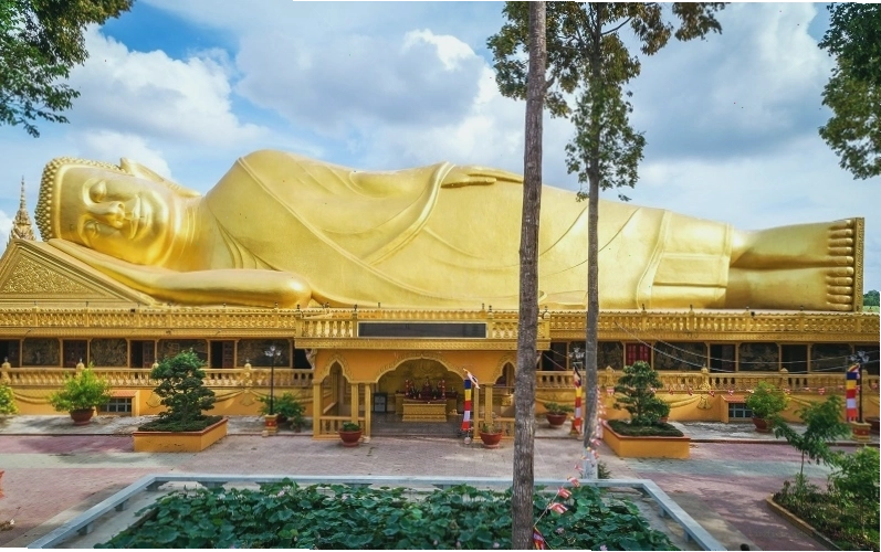 Con đường làng yên bình tại Trà Vinh