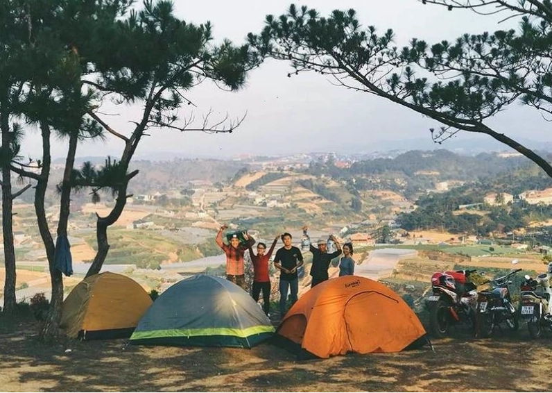 Con đường lên Đồi Vọng Cảnh