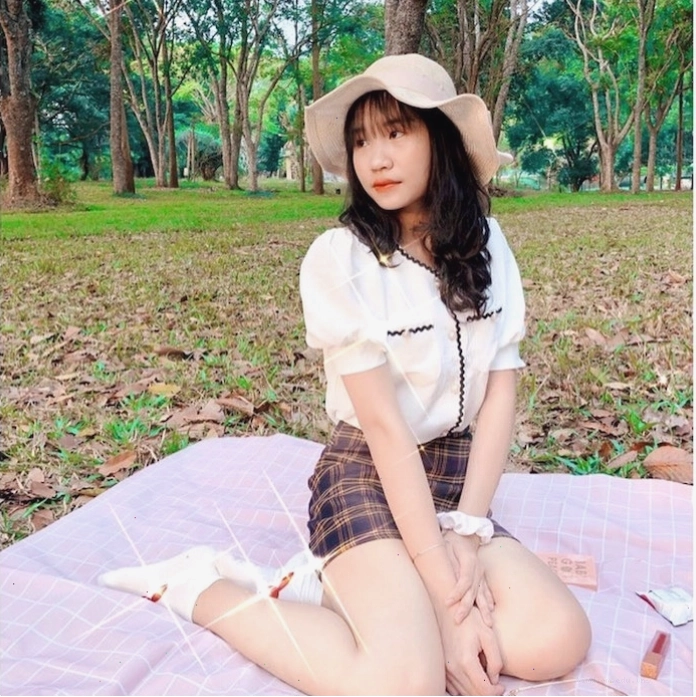 Con đường rợp bóng cây dẫn vào trung tâm Khu du lịch Suối Tre