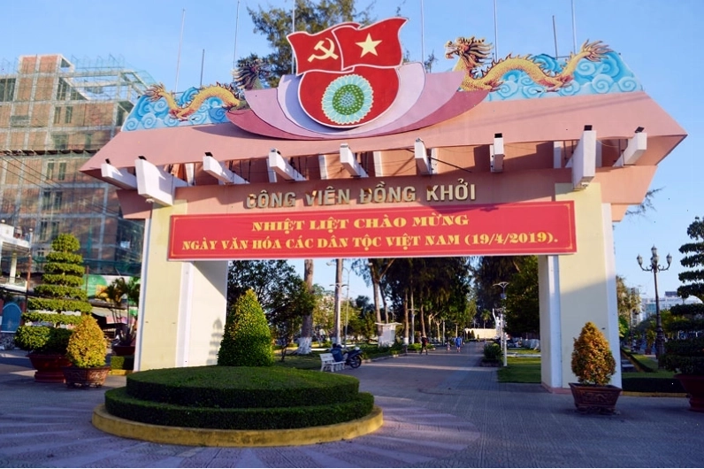 Cổng chào Công viên Đồng Khởi, TP. Bến Tre, biểu tượng của sự kiện lịch sử quan trọng