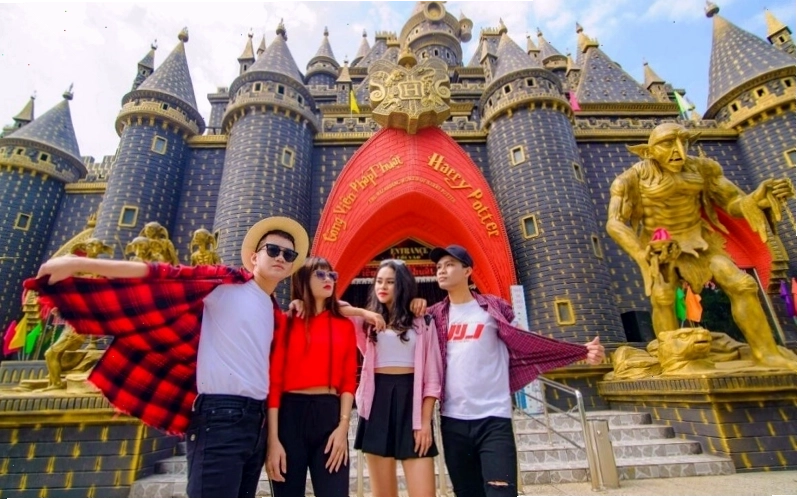 Cổng chào Công viên Văn hóa Suối Tiên