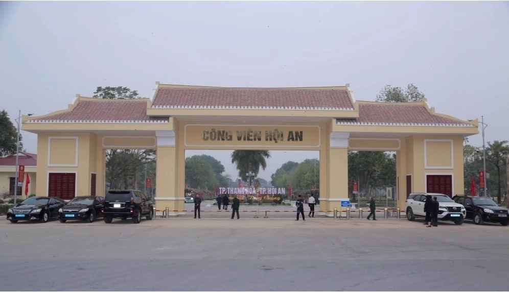 Cổng chính Công viên Hội An với kiến trúc ấn tượng