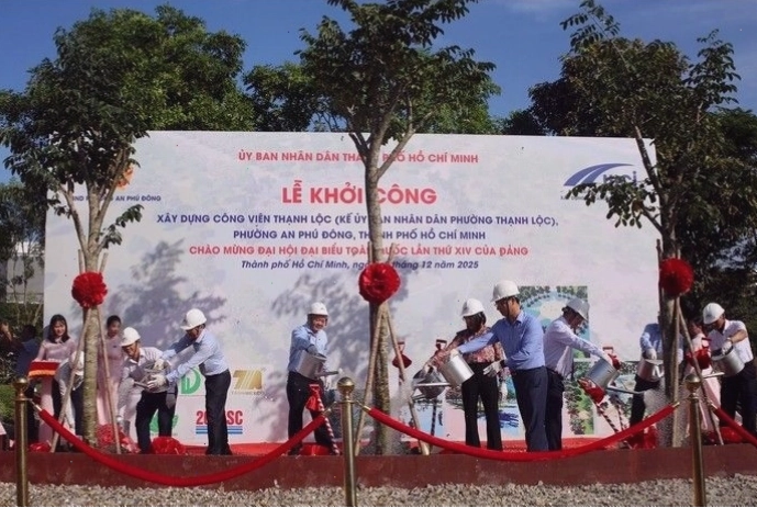 Công trình đang triển khai tại một dự án công viên mới, tương tự tiến độ An Phú