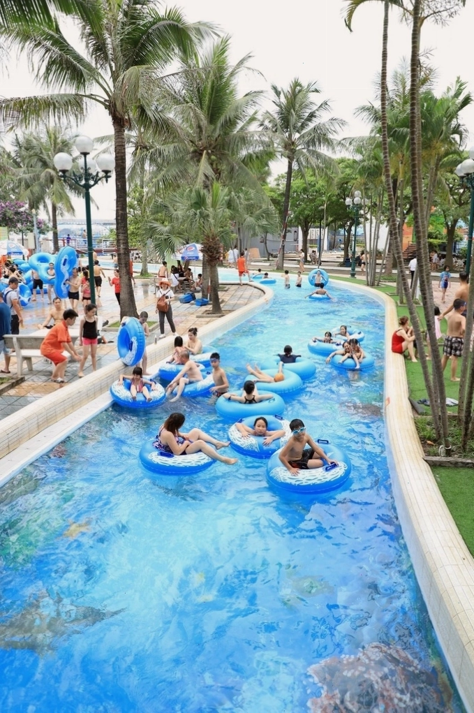 Cổng vào Công viên Nước Hồ Tây