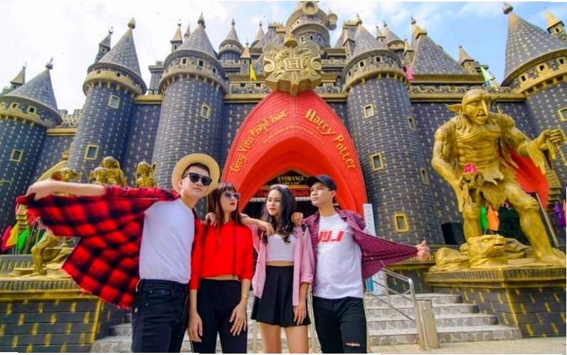 Cổng vào Công viên Văn hóa Suối Tiên