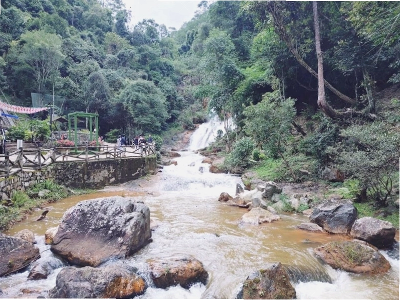 Cổng vào khu du lịch Suối đá Hòn Giao, Khánh Hòa