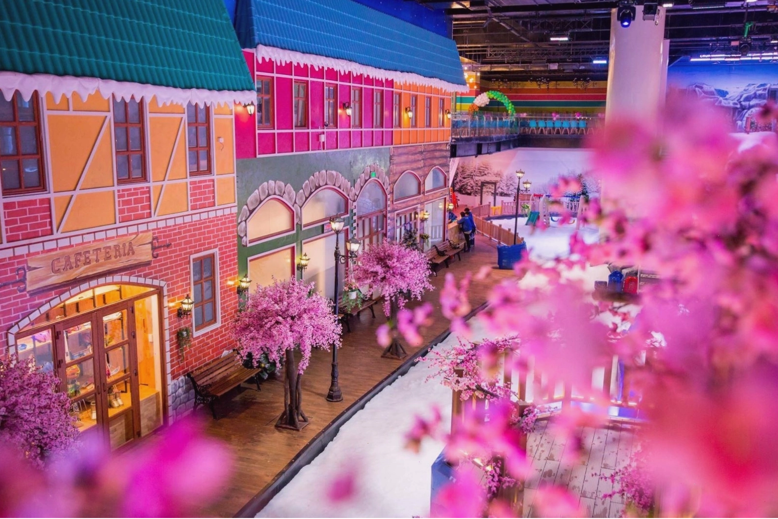 Cổng vào khu vui chơi Snow Town Quận 2 với thiết kế bắt mắt