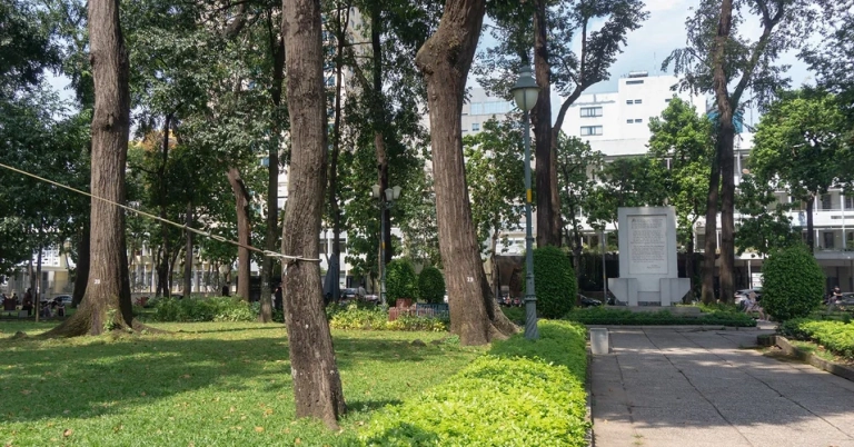 Công viên 30/4 Sài Gòn: Lá phổi xanh và dấu ấn lịch sử giữa lòng thành phố