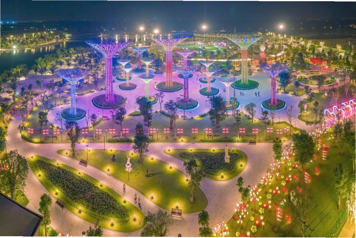 Công viên Ánh Sáng Vinhomes Grand Park lung linh về đêm