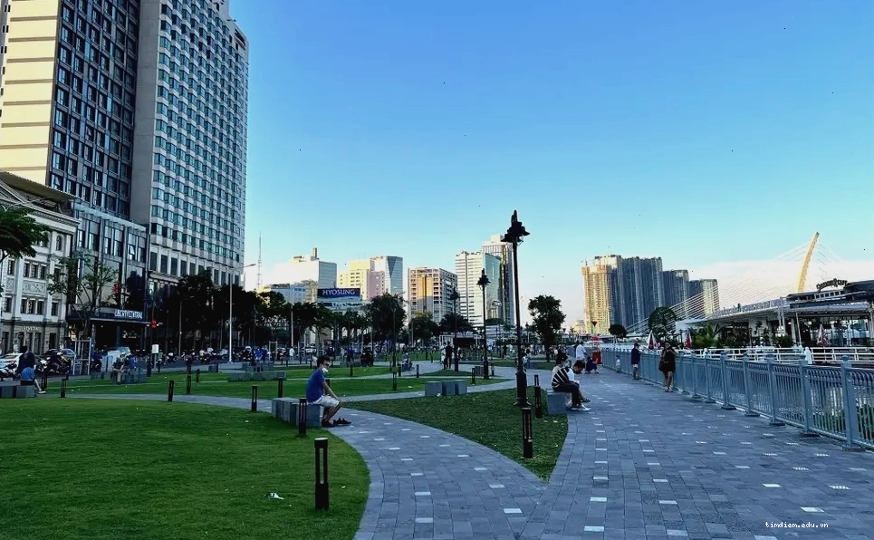 Công viên bến Bạch Đằng lúc chiều tà