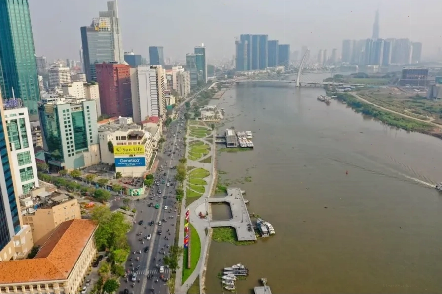 Công viên Bến Bạch Đằng sau cải tạo với không gian xanh mát