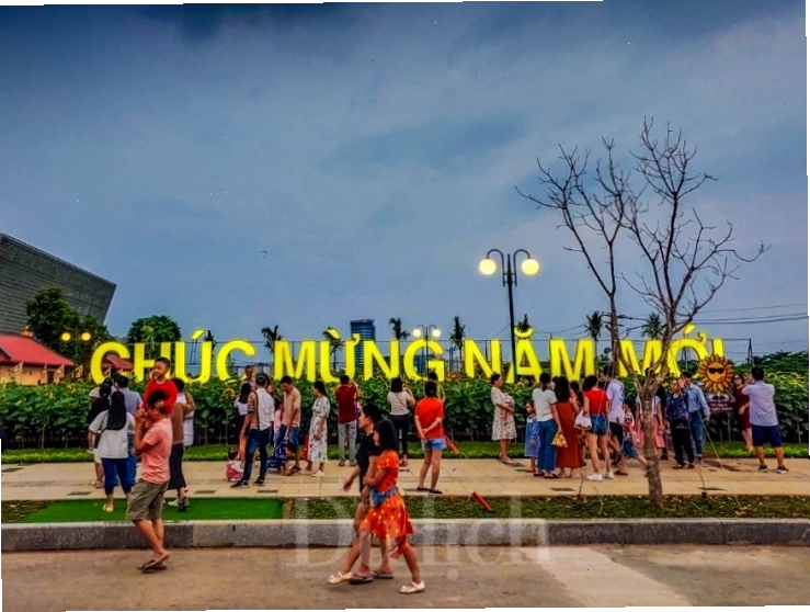 Công viên bờ sông Sài Gòn đón hàng ngàn du khách vui chơi dịp đầu năm