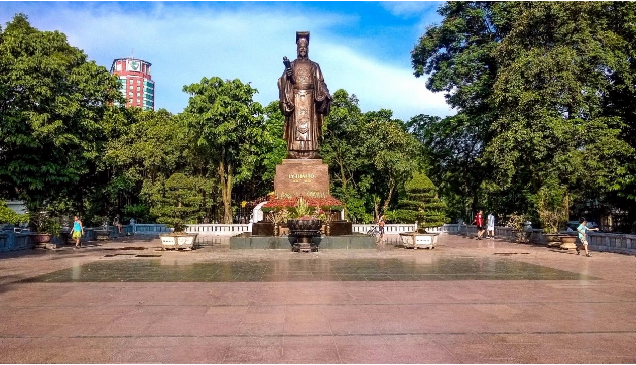 Công viên Chí Linh gần hồ Hoàn Kiếm
