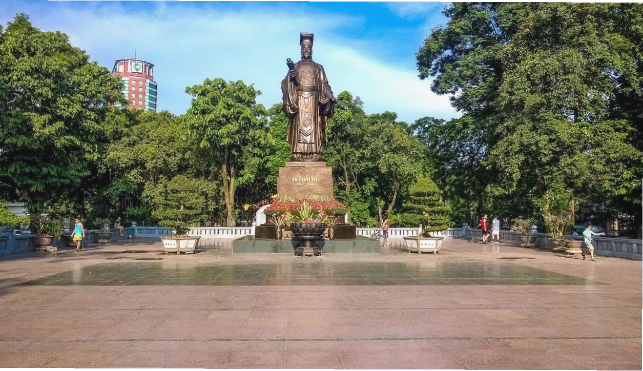 Công viên Chí Linh gần hồ Hoàn Kiếm