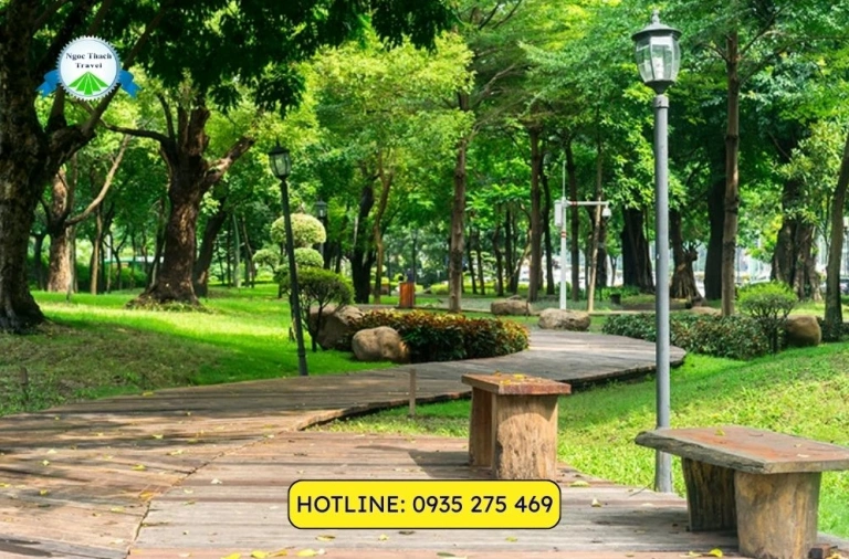 Công viên gần sân bay Tân Sơn Nhất: Khám phá hai lá phổi xanh mát