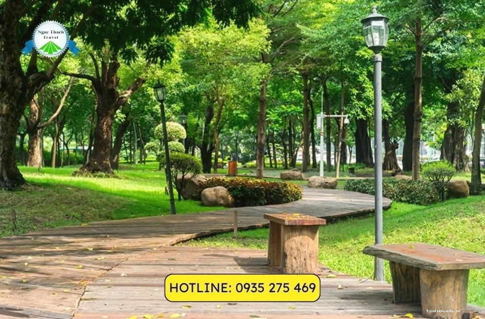 Công viên Gia Định rộng lớn với nhiều cây xanh mát