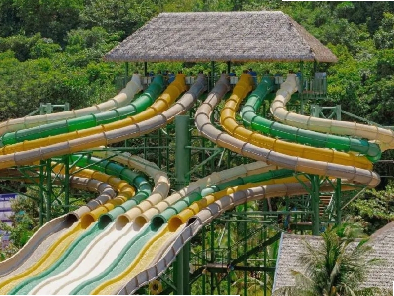 Công viên nước Aquatopia Phú Quốc