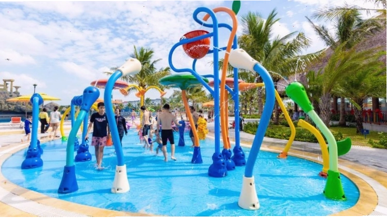 Công viên nước Grand Park với các trò chơi dưới nước hấp dẫn
