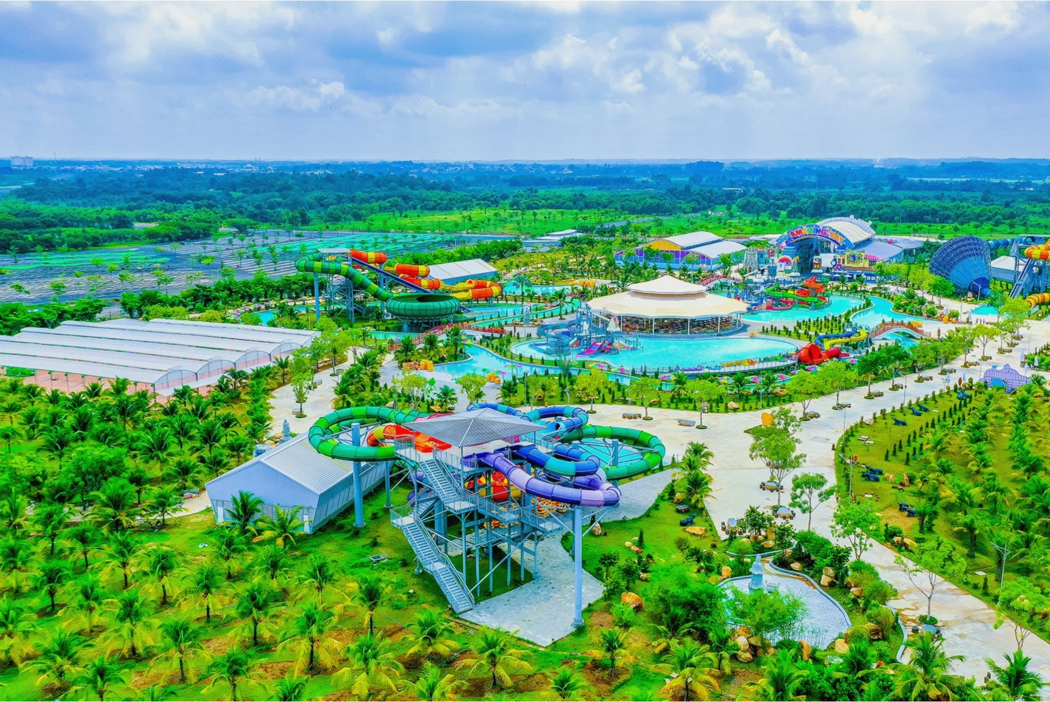 Công viên nước The Amazing Bay với biển nhân tạo rộng lớn