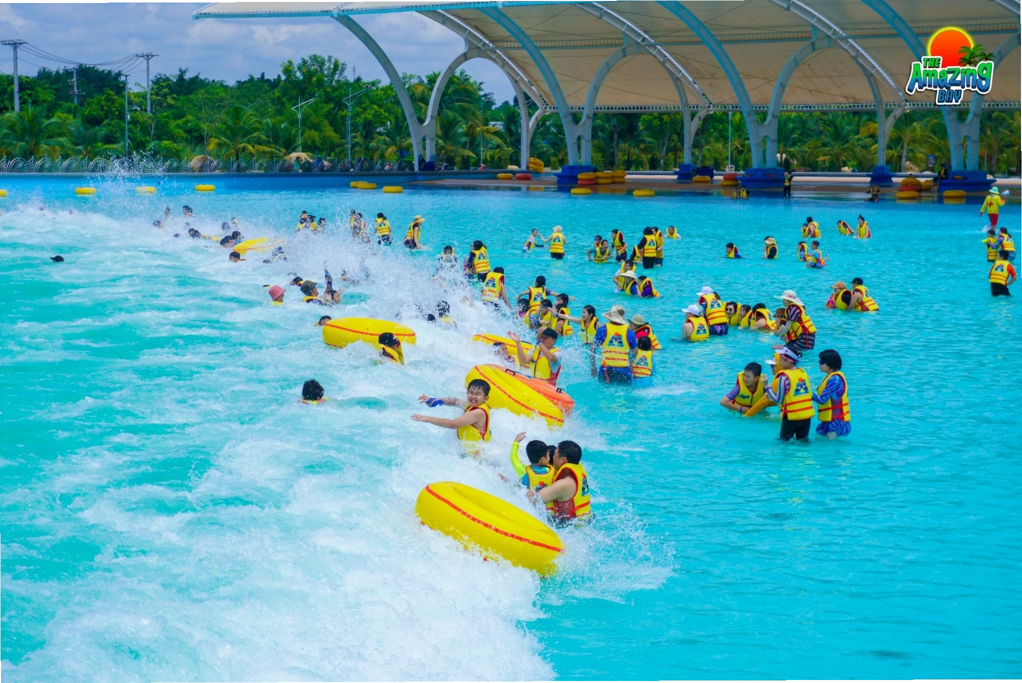 Công viên nước The Amazing Bay với biển nhân tạo rộng lớn