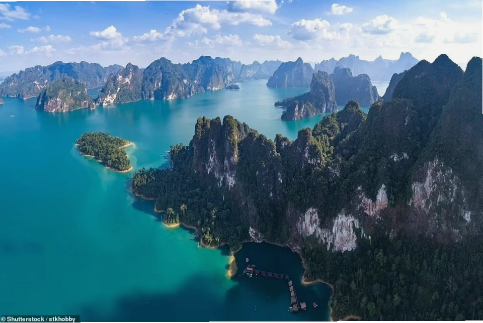 Công viên quốc gia Khao Sok, Thái Lan với rừng mưa nhiệt đới xanh tươi