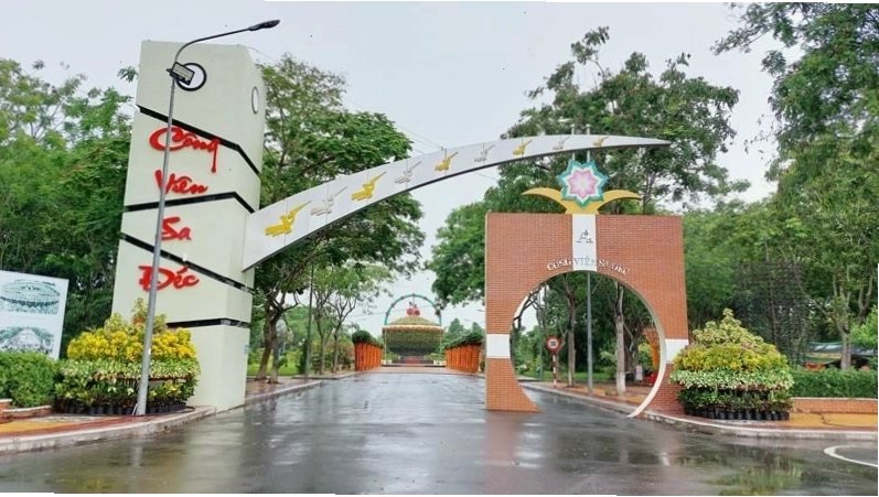 Công viên Sa Đéc nhìn từ trên cao với không gian xanh mát bao phủ