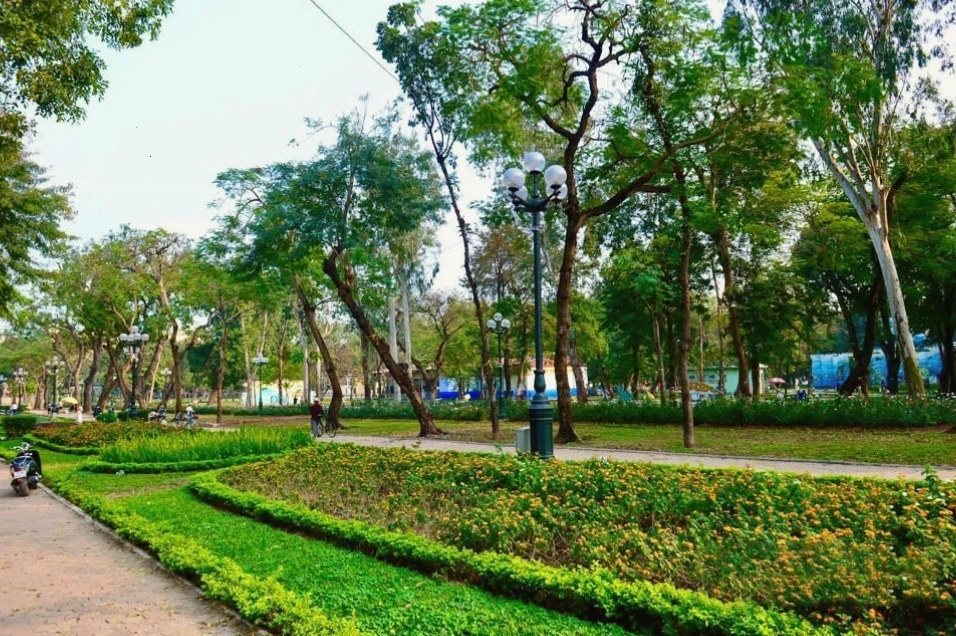 Công viên Thống Nhất Hà Nội nhìn từ trên cao với không gian xanh mướt