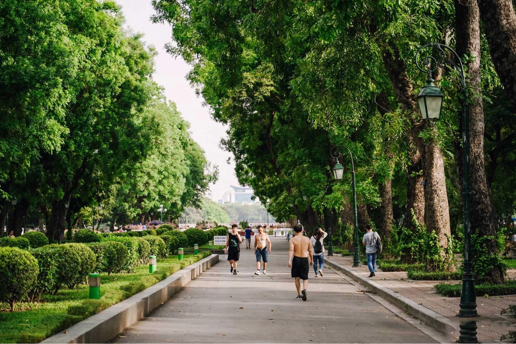Công viên Thủ Lệ với khu vực vườn thú thu hút trẻ em