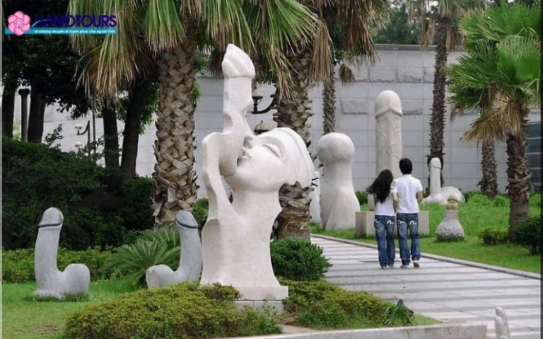 Công Viên Tình Yêu Hàn Quốc: Khám phá Loveland Jeju độc đáo