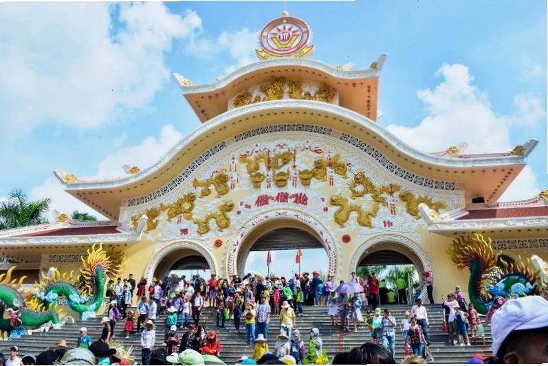 Công viên Văn hóa Suối Tiên rộng lớn với nhiều cảnh quan xanh mát